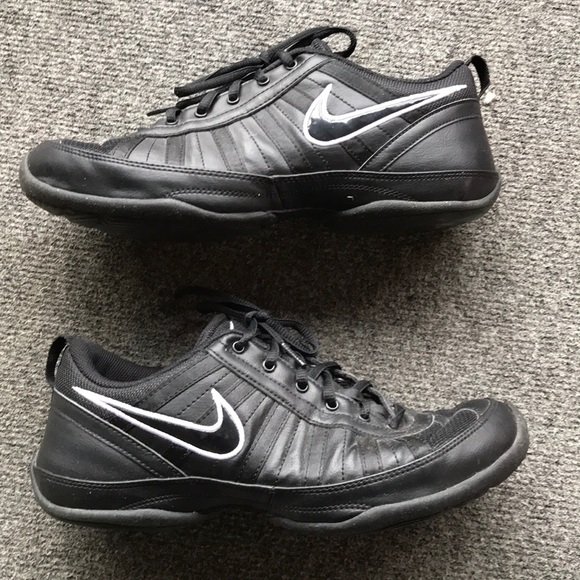 non leather nike shoes